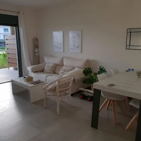 Apartment Con Jardin En *